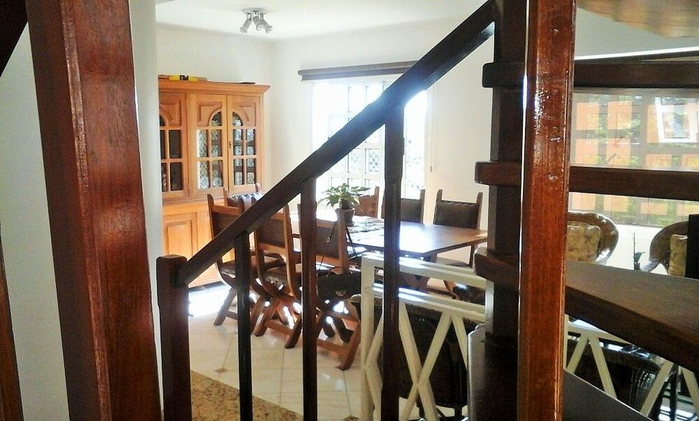 Casa de Condomínio à venda com 3 quartos, 300m² - Foto 1
