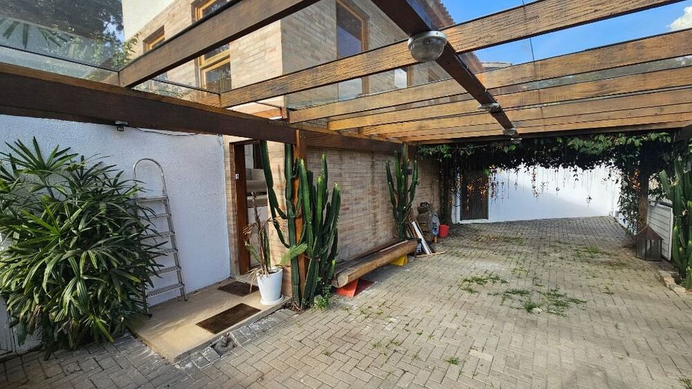 Casa de Condomínio à venda e aluguel com 4 quartos, 370m² - Foto 1