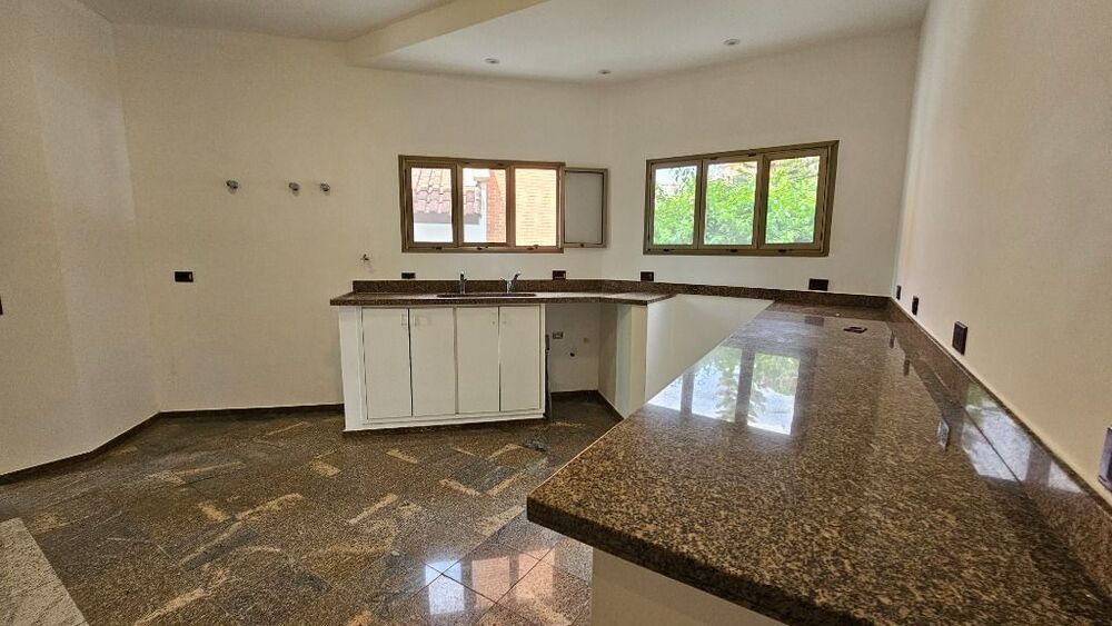 Casa de Condomínio à venda com 3 quartos, 330m² - Foto 3