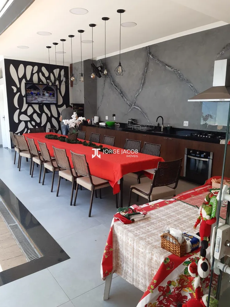 Casa, 4 quartos, 248 m² - Foto 1
