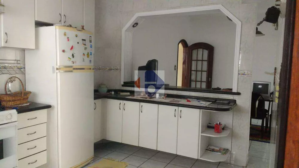 Casa à venda com 3 quartos, 250m² - Foto 3