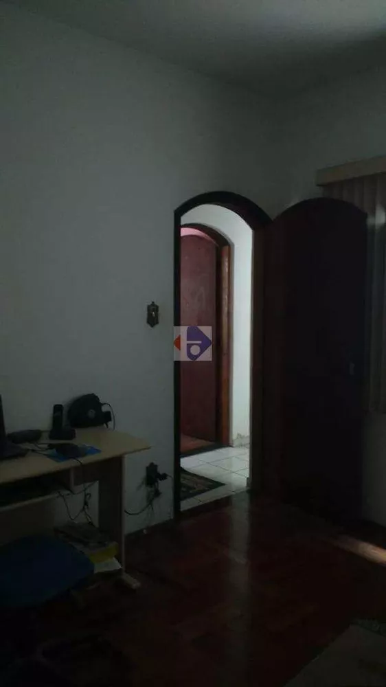 Casa à venda com 3 quartos, 250m² - Foto 4