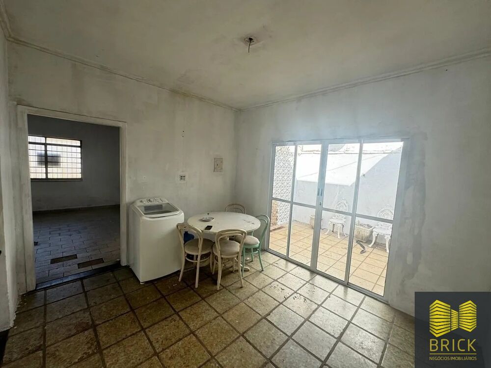 Casa à venda com 3 quartos, 176m² - Foto 2