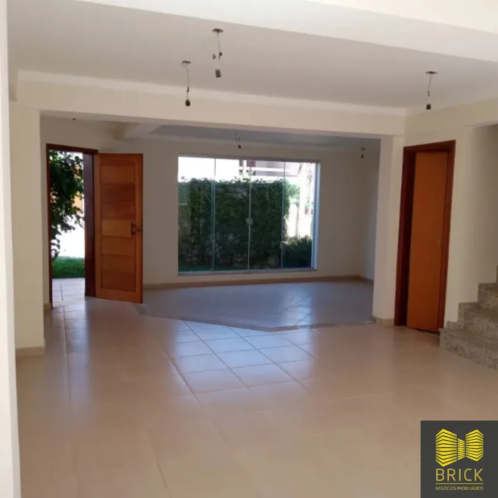 Casa, 4 quartos, 238 m² - Foto 1