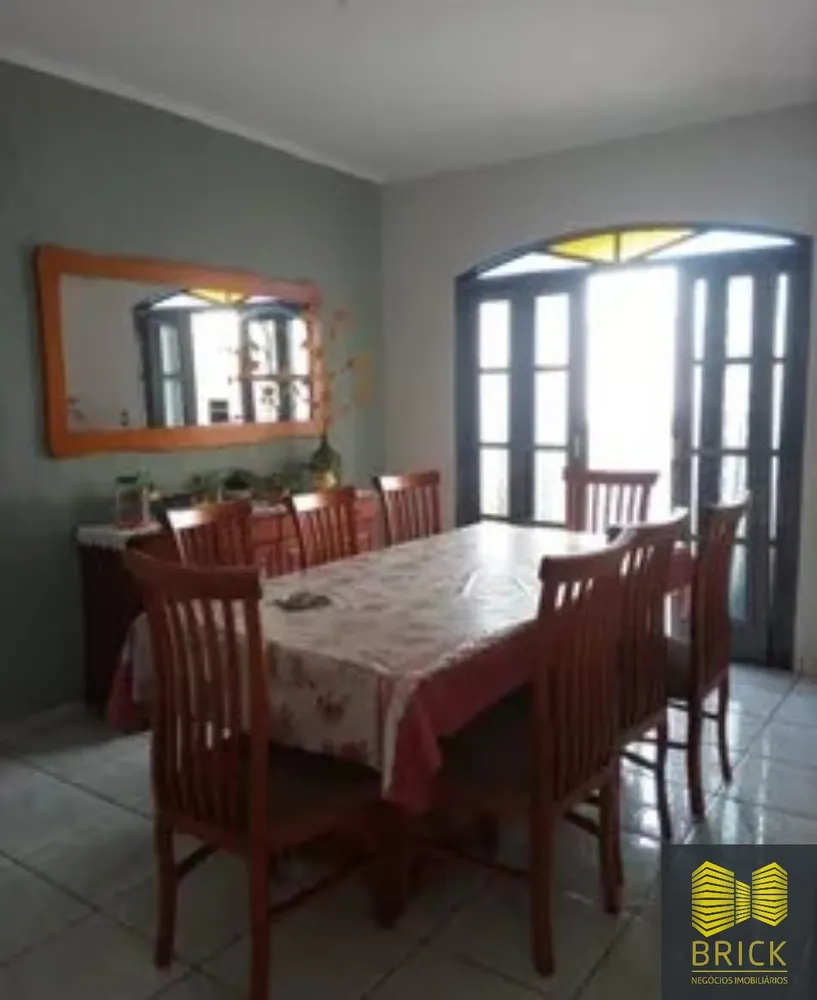 Casa, 3 quartos, 217 m² - Foto 1
