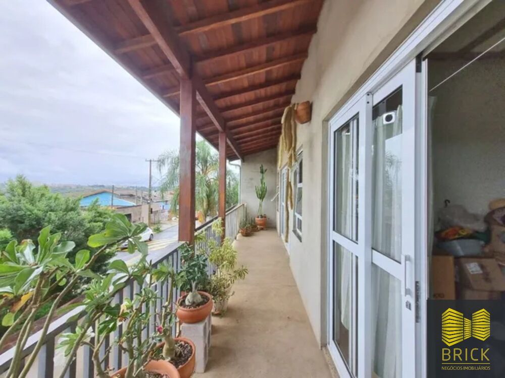 Casa à venda com 3 quartos, 238m² - Foto 2