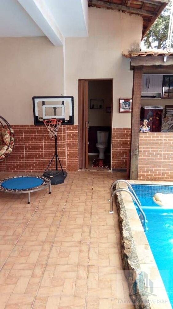 Casa à venda com 2 quartos, 260m² - Foto 1