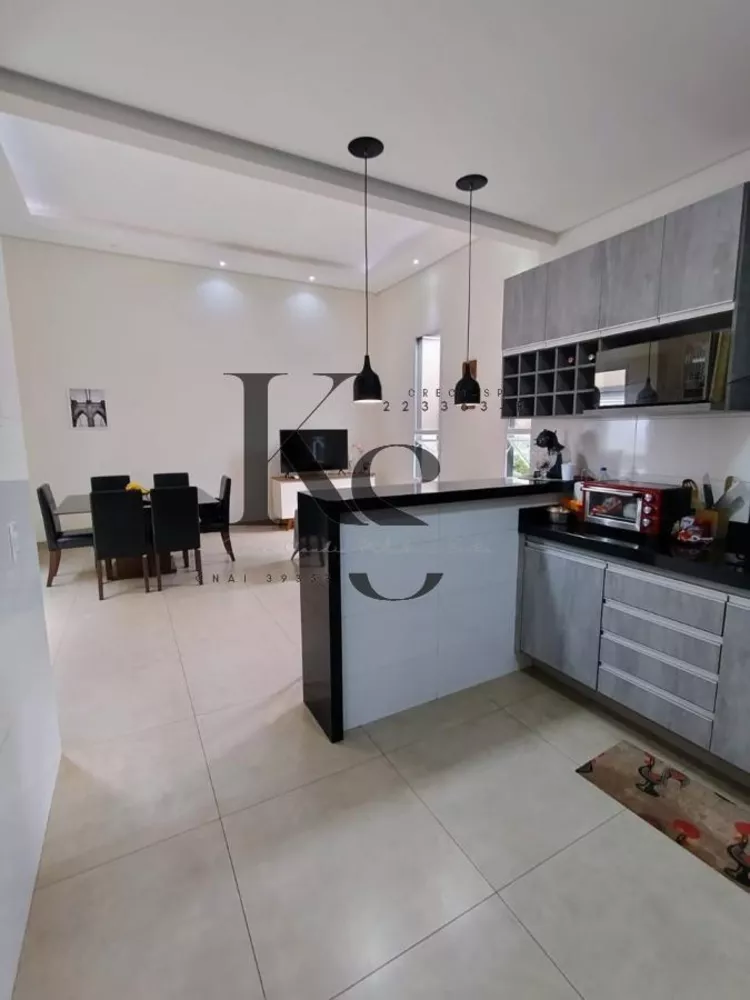 Casa à venda com 3 quartos, 200m² - Foto 1