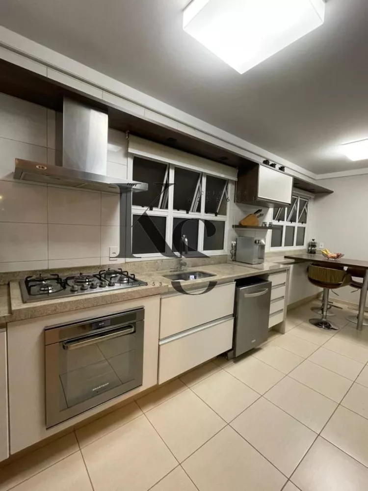 Apartamento à venda com 3 quartos, 180m² - Foto 2