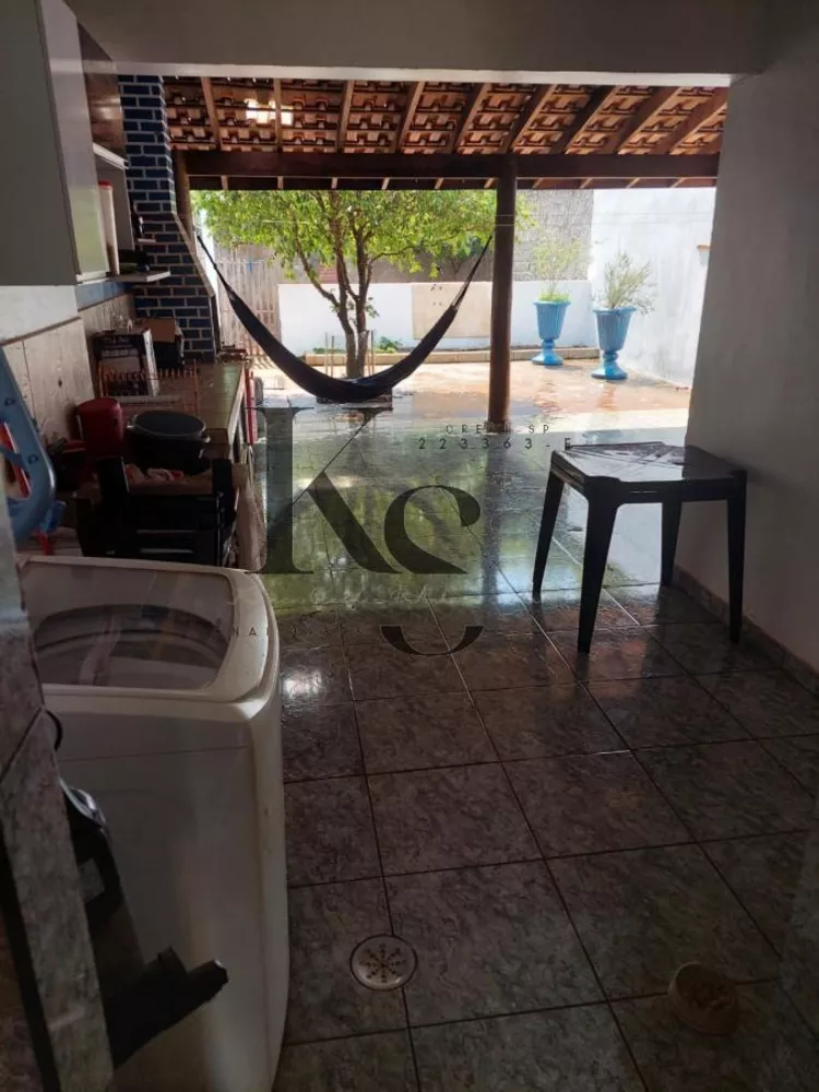 Casa à venda com 3 quartos, 300m² - Foto 1