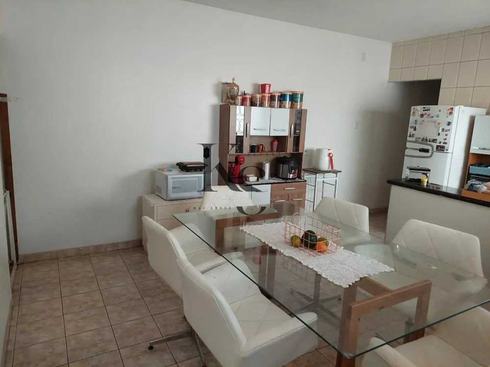 Casa à venda com 3 quartos, 300m² - Foto 4