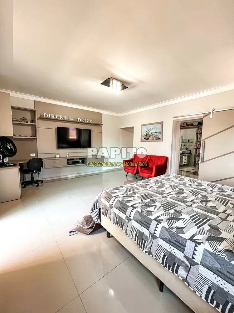 Casa, 3 quartos, 201 m² - Foto 1