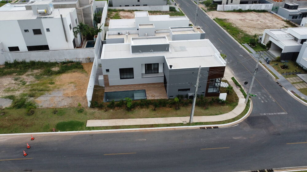 Casa à venda com 3 quartos, 213m² - Foto 1