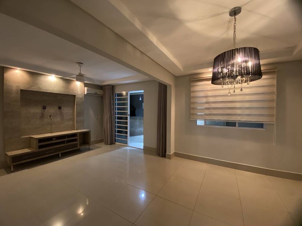 Casa de Condomínio à venda com 4 quartos, 150m² - Foto 1