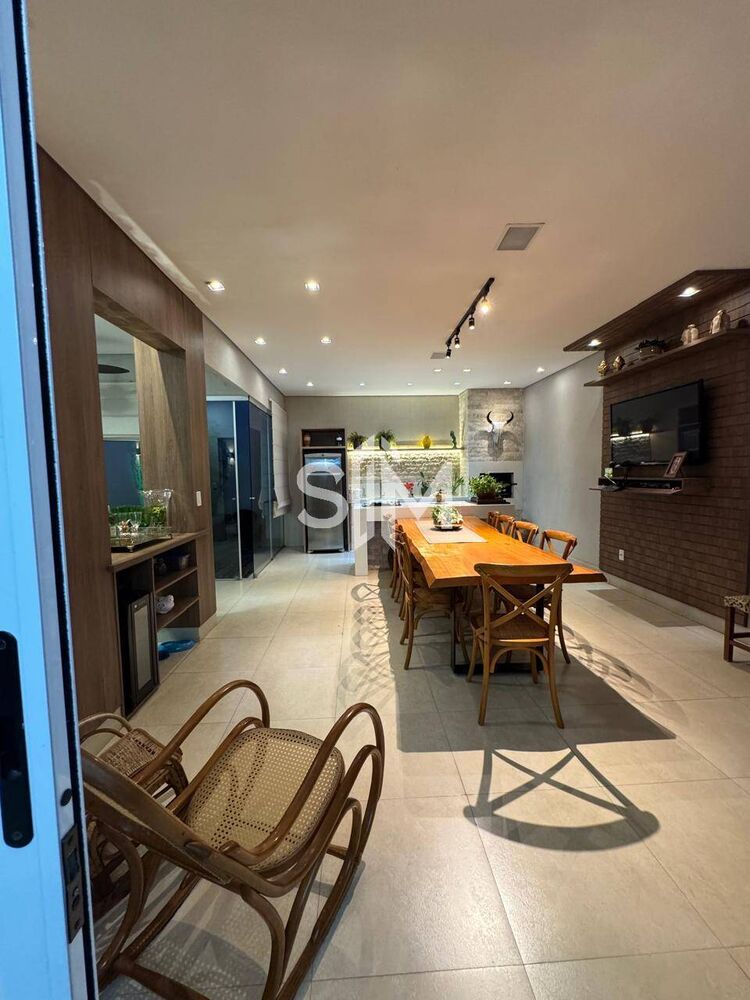 Casa à venda com 3 quartos, 118m² - Foto 1