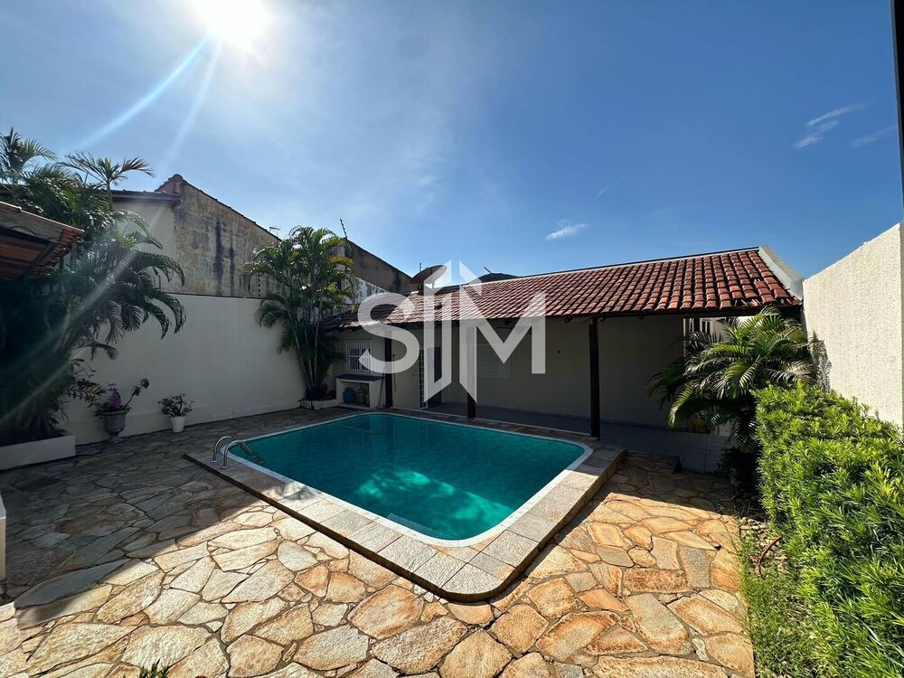 Casa à venda com 3 quartos, 299m² - Foto 1