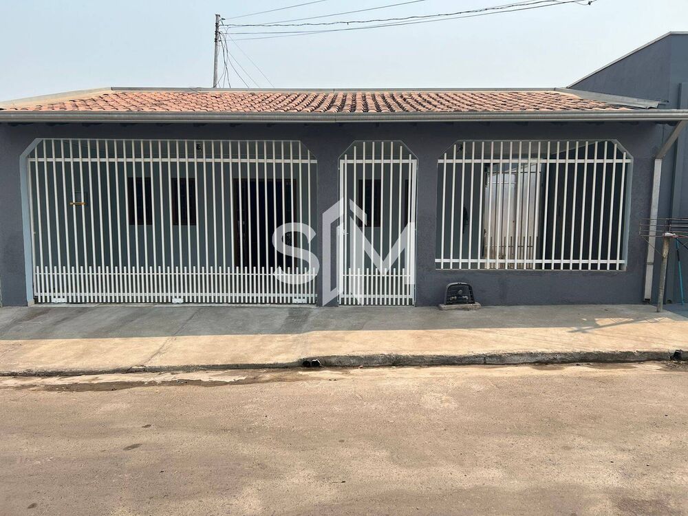 Casa à venda com 2 quartos, 180m² - Foto 1