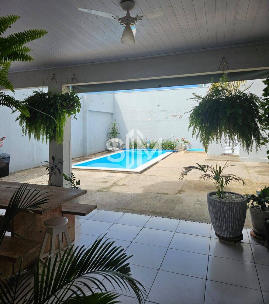 Casa à venda com 3 quartos, 288m² - Foto 1