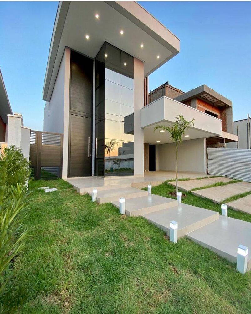 Casa à venda com 3 quartos, 222m² - Foto 1