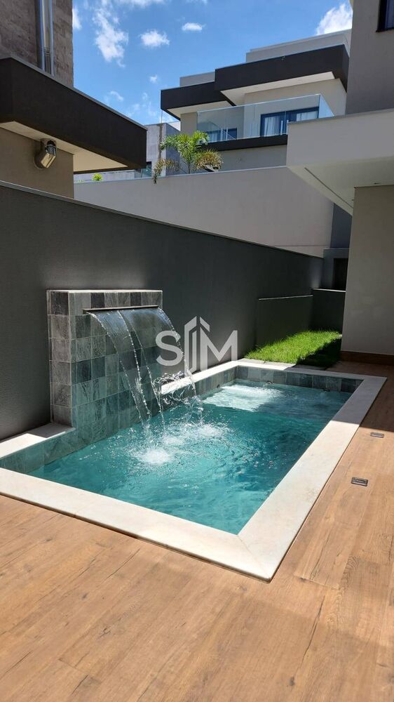 Casa de Condomínio à venda com 4 quartos, 250m² - Foto 1