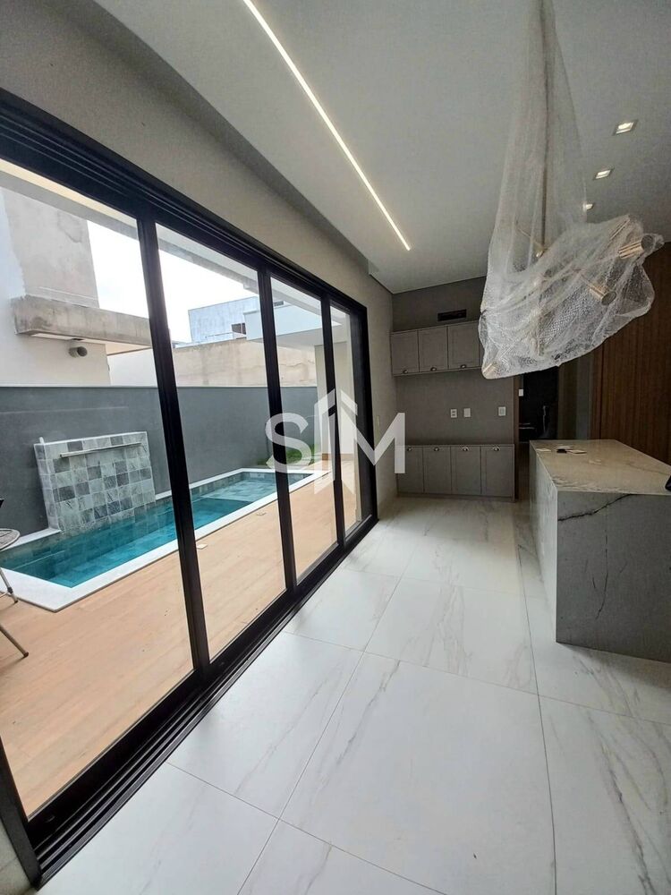 Casa de Condomínio à venda com 4 quartos, 250m² - Foto 2