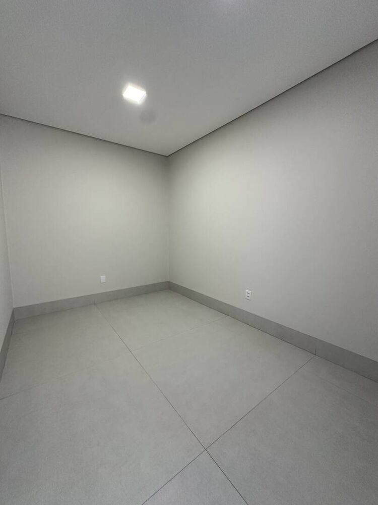 Casa à venda com 3 quartos, 245m² - Foto 3