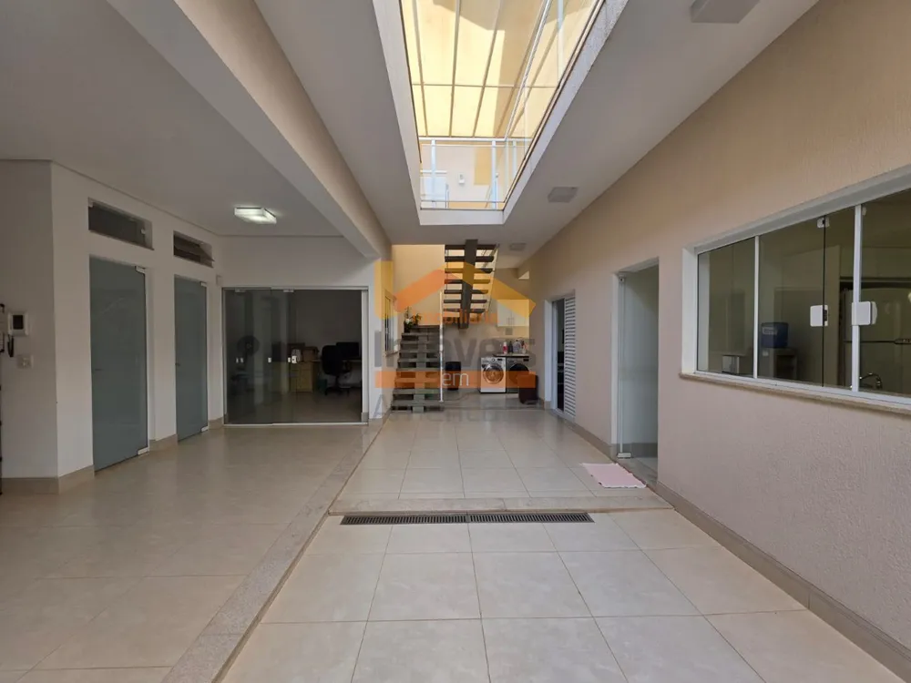 Casa, 4 quartos, 326 m² - Foto 1