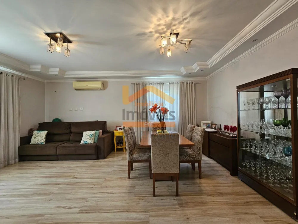 Casa, 3 quartos, 196 m² - Foto 1