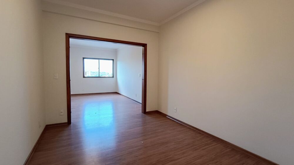 Apartamento à venda com 3 quartos, 178m² - Foto 2