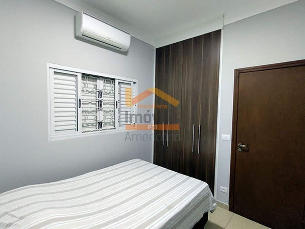 Casa à venda com 3 quartos, 250m² - Foto 1