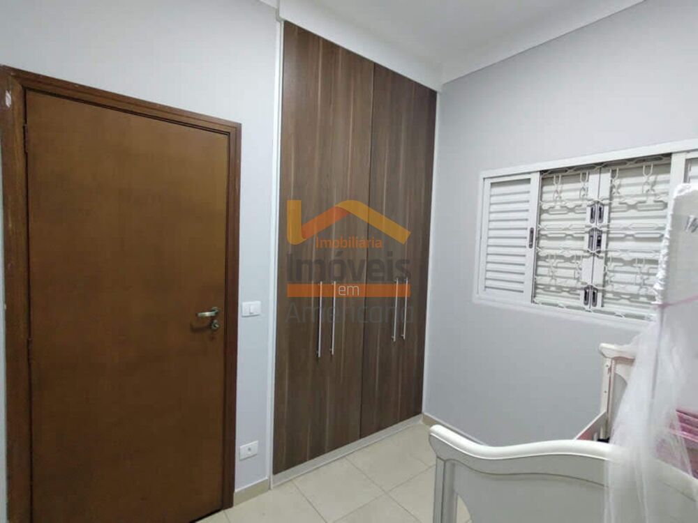 Casa à venda com 3 quartos, 250m² - Foto 2