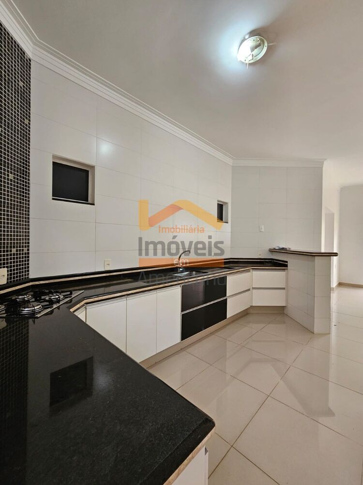 Casa de Condomínio à venda com 3 quartos, 232m² - Foto 4