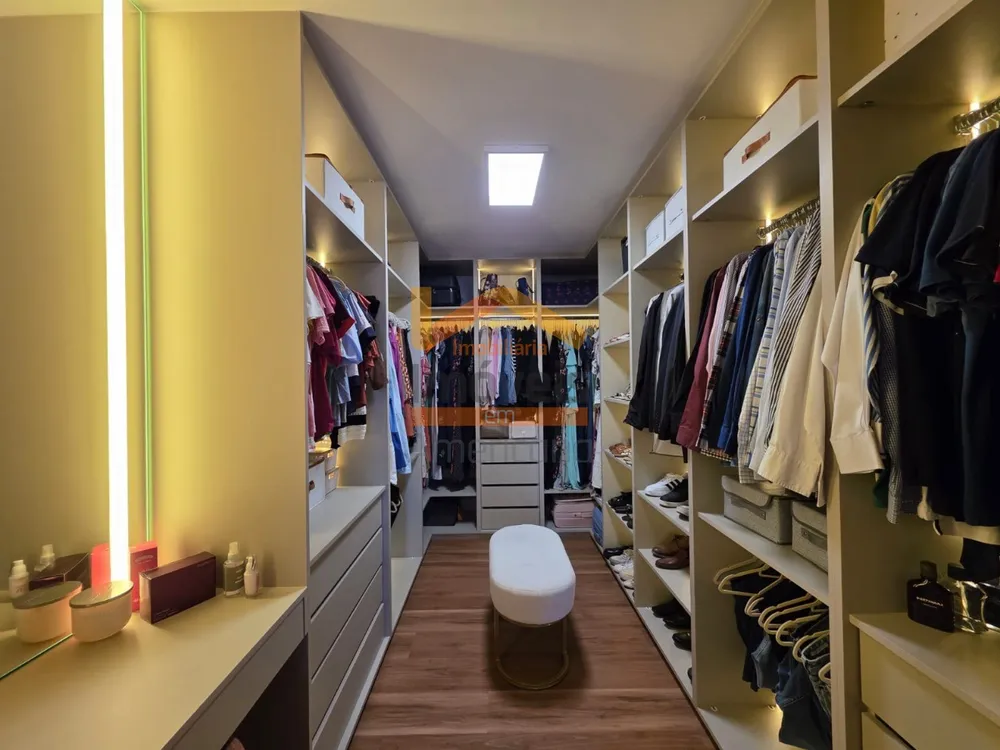 Apartamento, 3 quartos, 210 m² - Foto 1