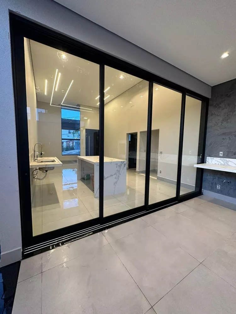 Casa de Condomínio à venda com 3 quartos, 336m² - Foto 2