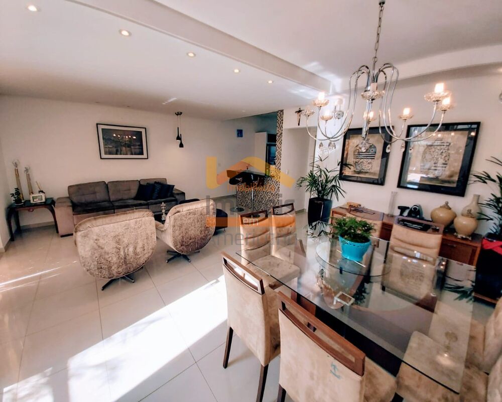 Sobrado à venda com 3 quartos, 210m² - Foto 1