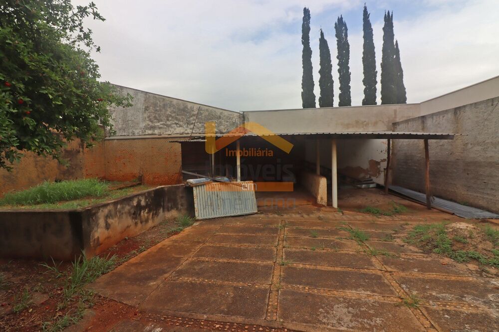 Casa à venda com 2 quartos, 450m² - Foto 12