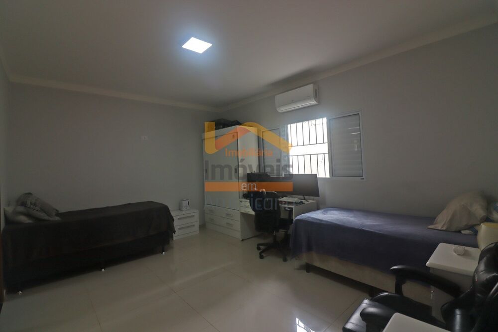 Casa à venda com 2 quartos, 450m² - Foto 4