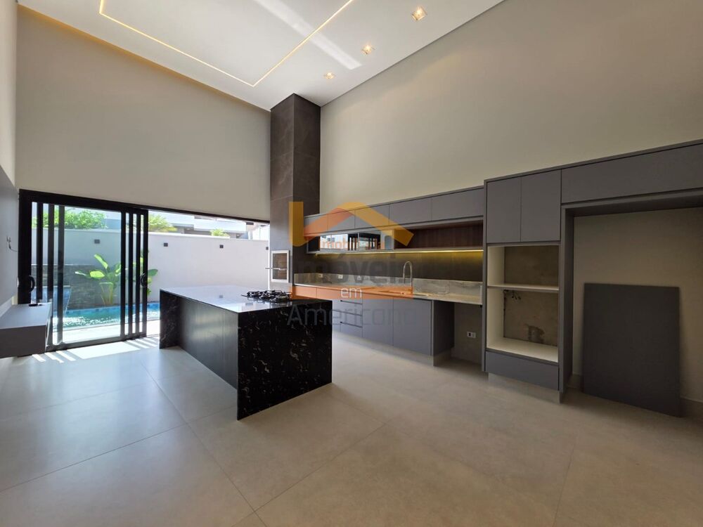 Casa de Condomínio à venda com 4 quartos, 265m² - Foto 2
