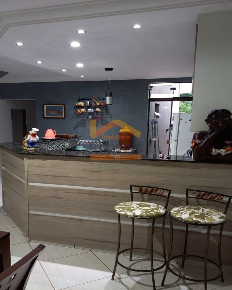 Casa à venda com 2 quartos, 150m² - Foto 1