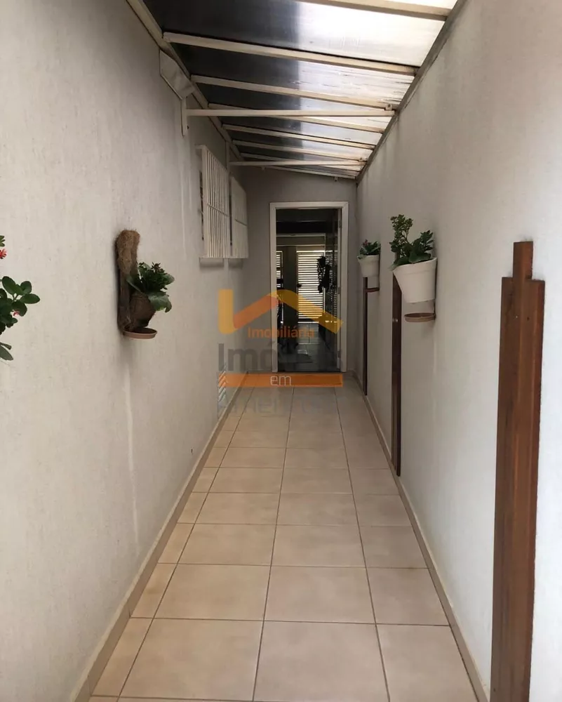 Casa à venda com 3 quartos, 163m² - Foto 1