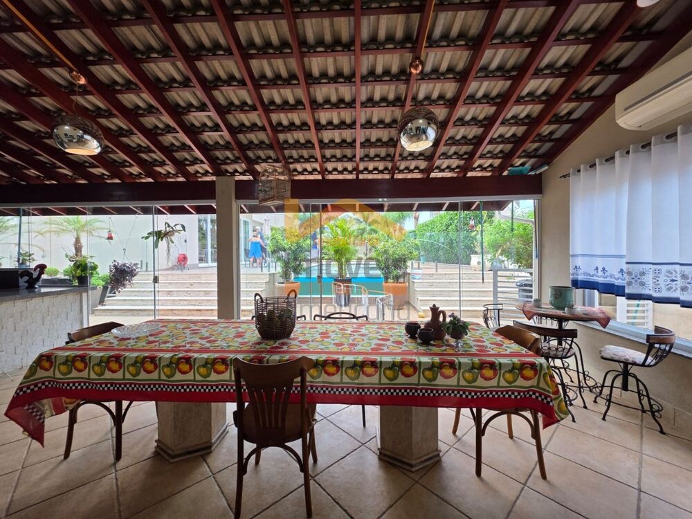 Casa de Condomínio à venda com 4 quartos, 400m² - Foto 1