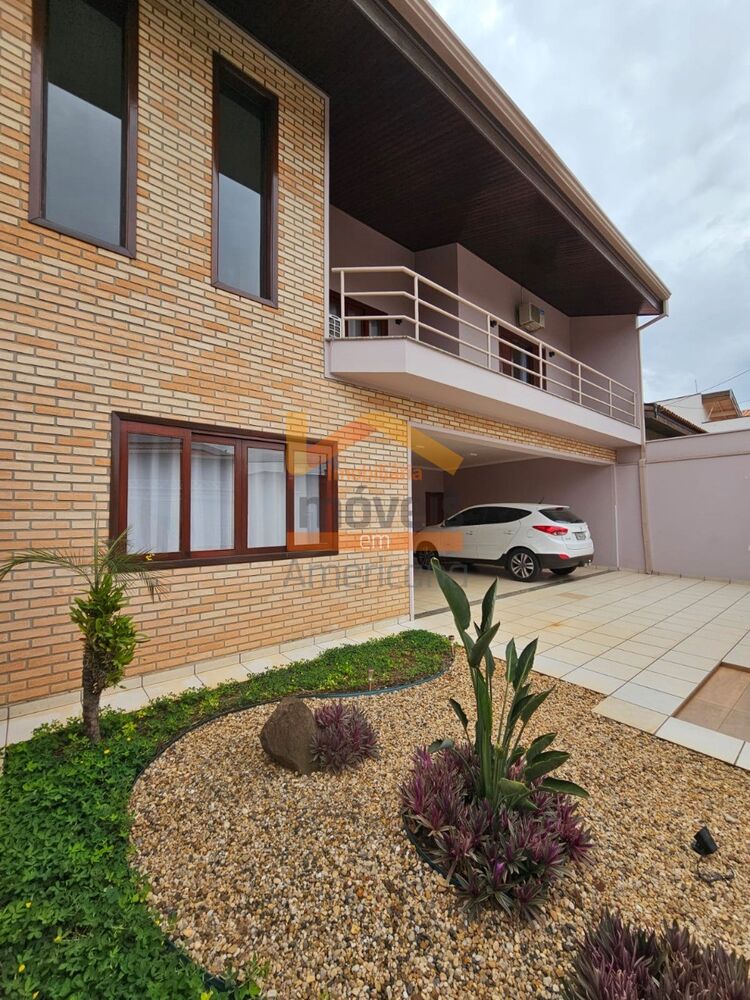 Casa à venda com 3 quartos, 334m² - Foto 2