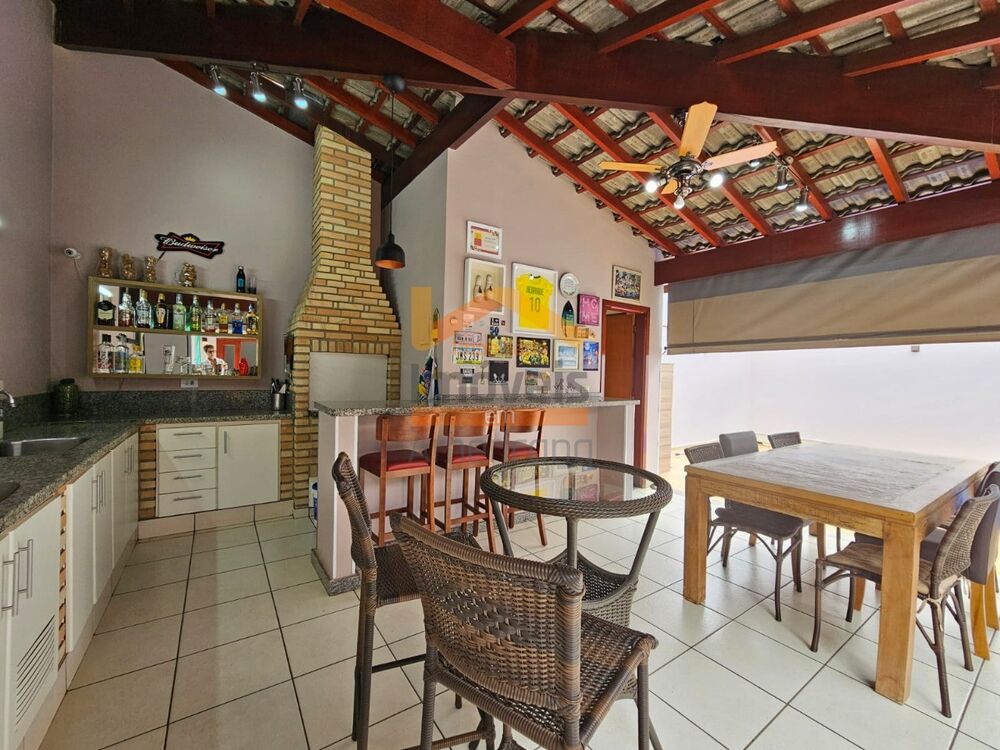 Casa à venda com 3 quartos, 334m² - Foto 5