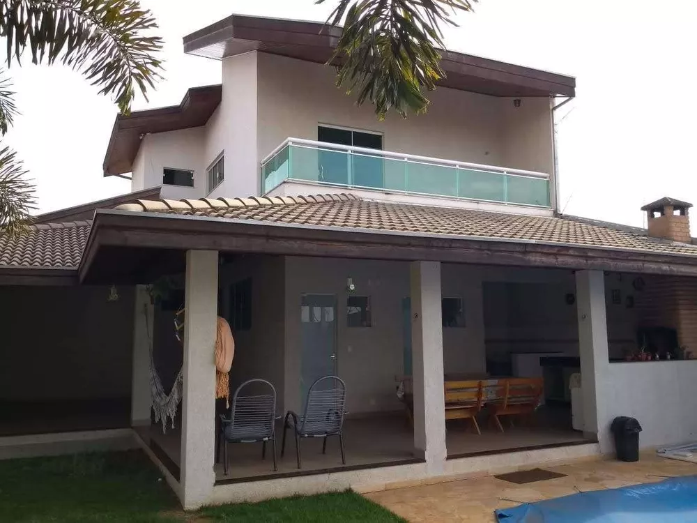 Casa à venda com 4 quartos, 250m² - Foto 1