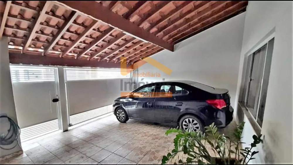 Casa à venda com 4 quartos, 180m² - Foto 1