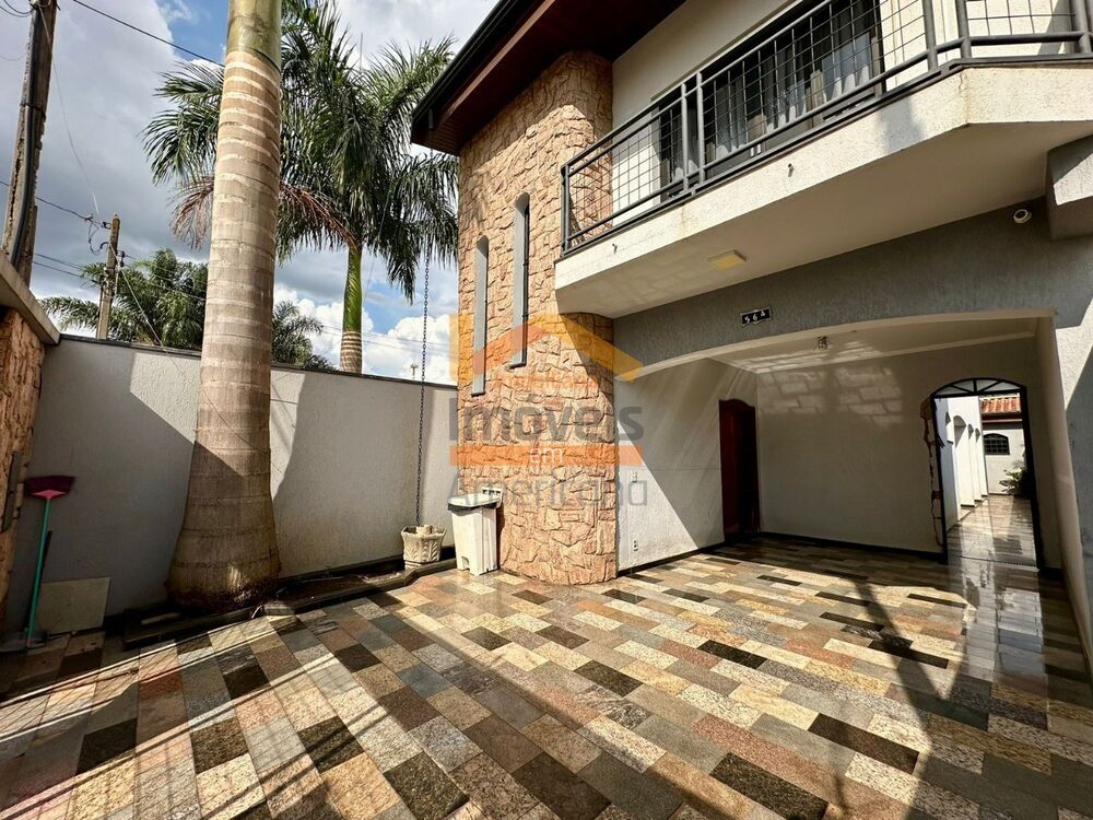 Casa, 3 quartos, 263 m² - Foto 1