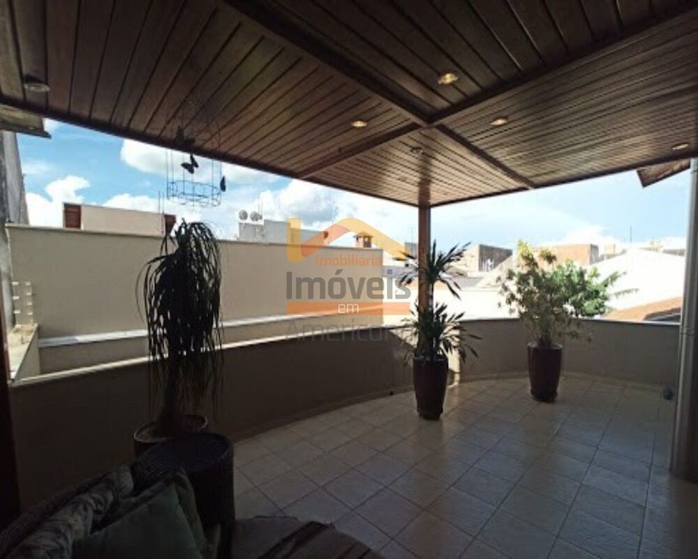 Casa à venda com 3 quartos, 230m² - Foto 4