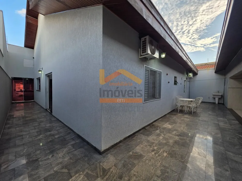Casa, 3 quartos, 237 m² - Foto 1