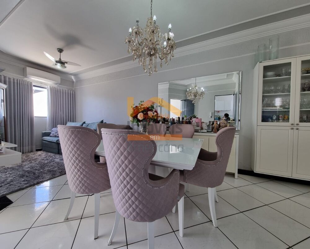 Casa à venda com 3 quartos, 180m² - Foto 1