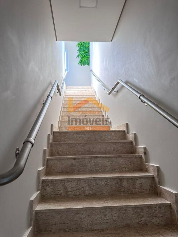 Sobrado à venda com 3 quartos, 360m² - Foto 2